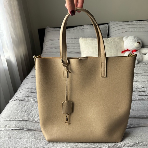 SHOPPING SAINT LAURENT IN LEATHER - Picture 12 of 16